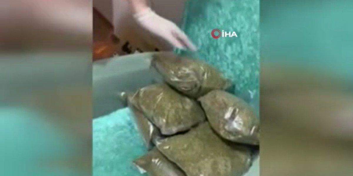 Gaziosmanpaşa’da çöp poşetinden bonzai, yemek masasından kokain çıktı