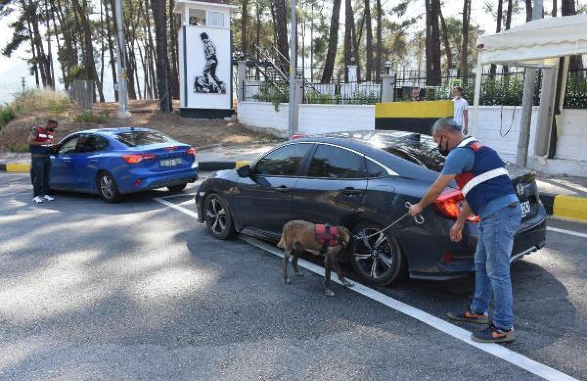 Marmaris ve Datça'ya tatilci akını: 36 saatte 75 bin araç giriş yaptı