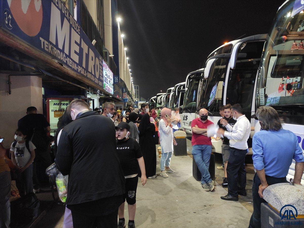 İstanbul otogarlarında bayram yoğunluğu