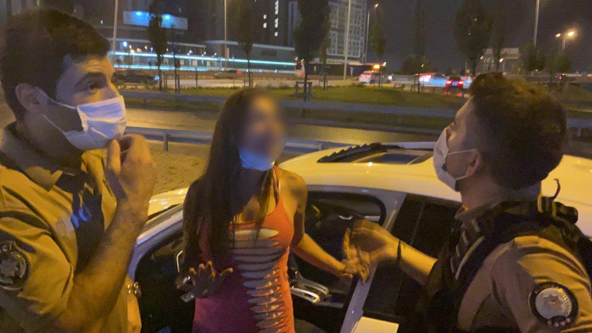 Esenyurt'taki alkollü kadın sürücü, polis ekiplerine zor anlar yaşattı