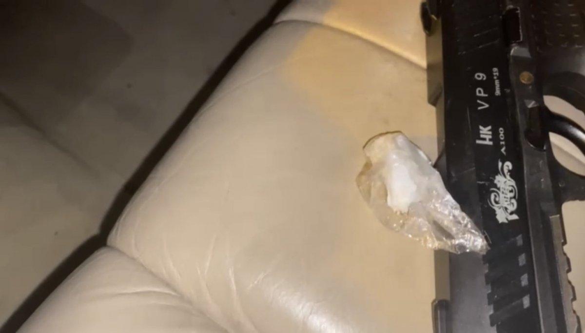 Beşiktaş’ta zırhlı aracın gizli bölmesinden silah ve kokain çıktı