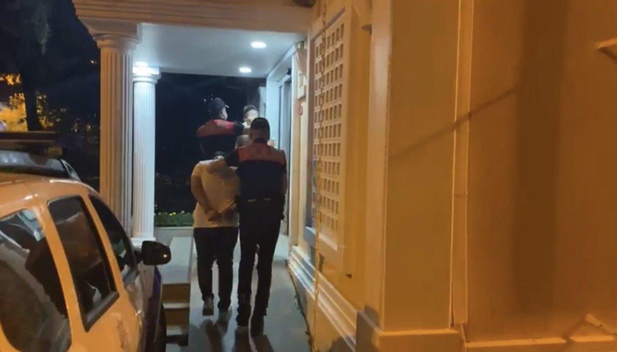 Beşiktaş’ta zırhlı aracın gizli bölmesinden silah ve kokain çıktı