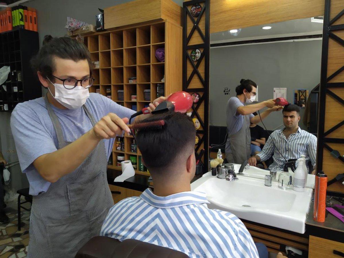 Küçükçekmece'de berberlerde bayram yoğunluğu