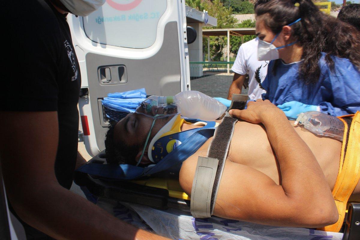 Antalya’da falezlerden atlayan genç hastanelik oldu