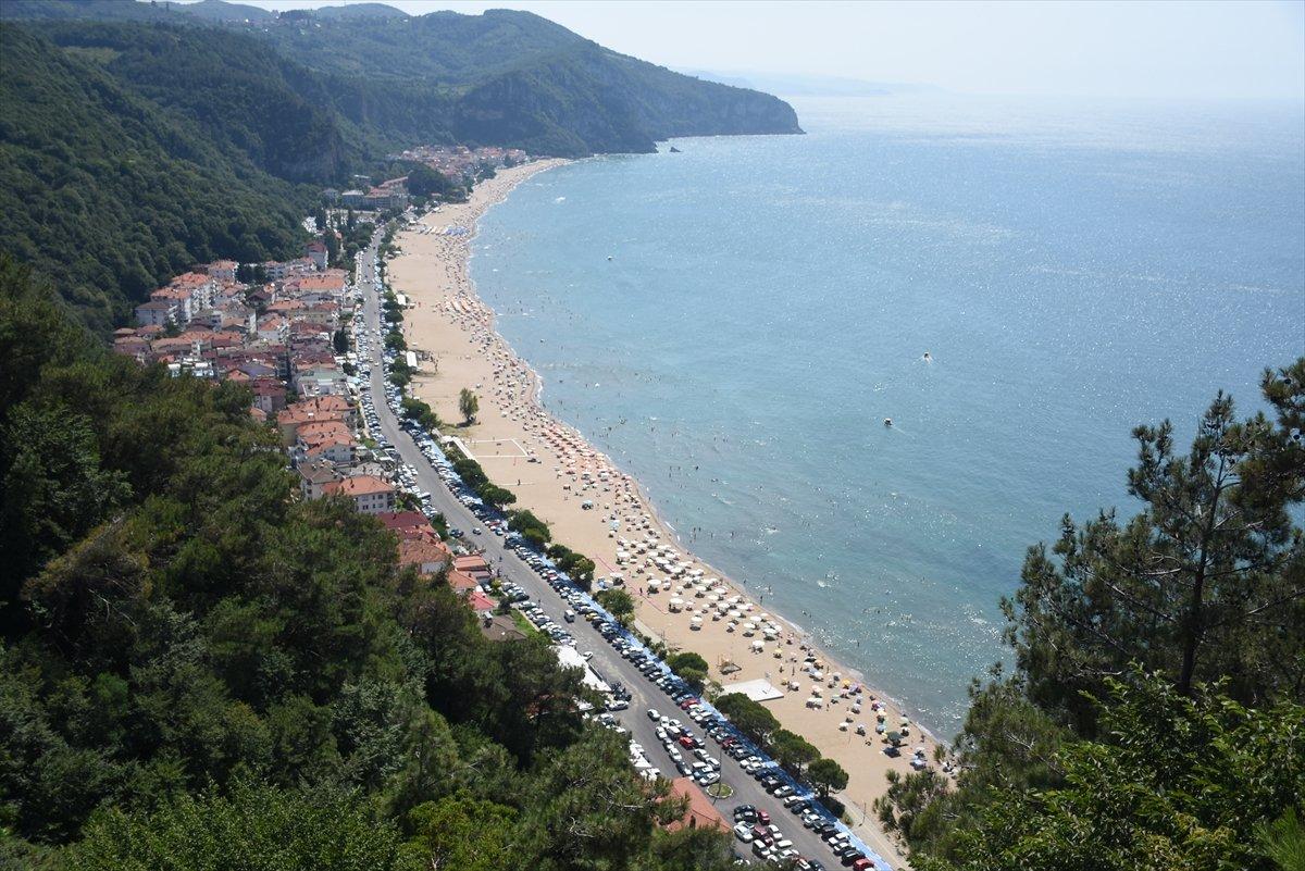 Tatil beldelerine akın akın göç devam ediyor