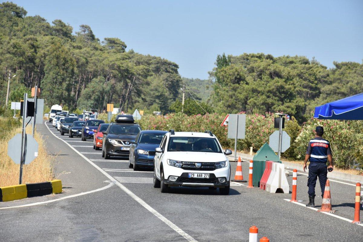 Marmaris ve Datça'ya tatilci akını: 36 saatte 75 bin araç giriş yaptı