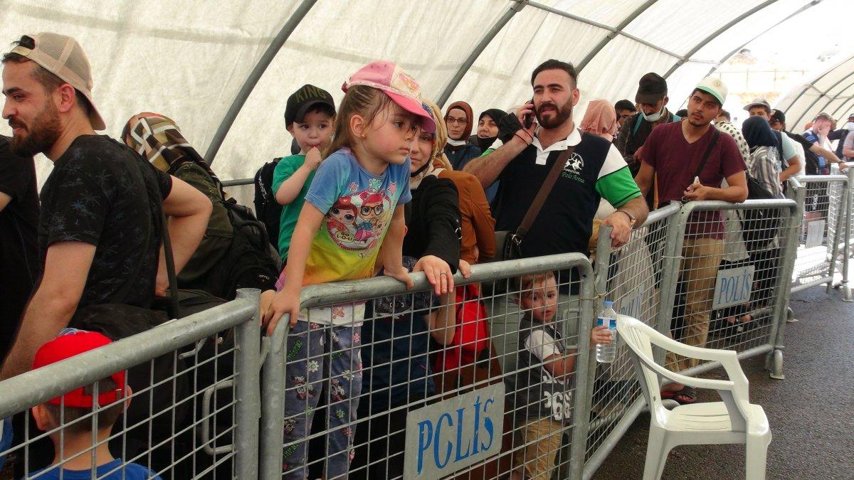 21 bin 500 Suriyeli bayram için ülkesine gitti