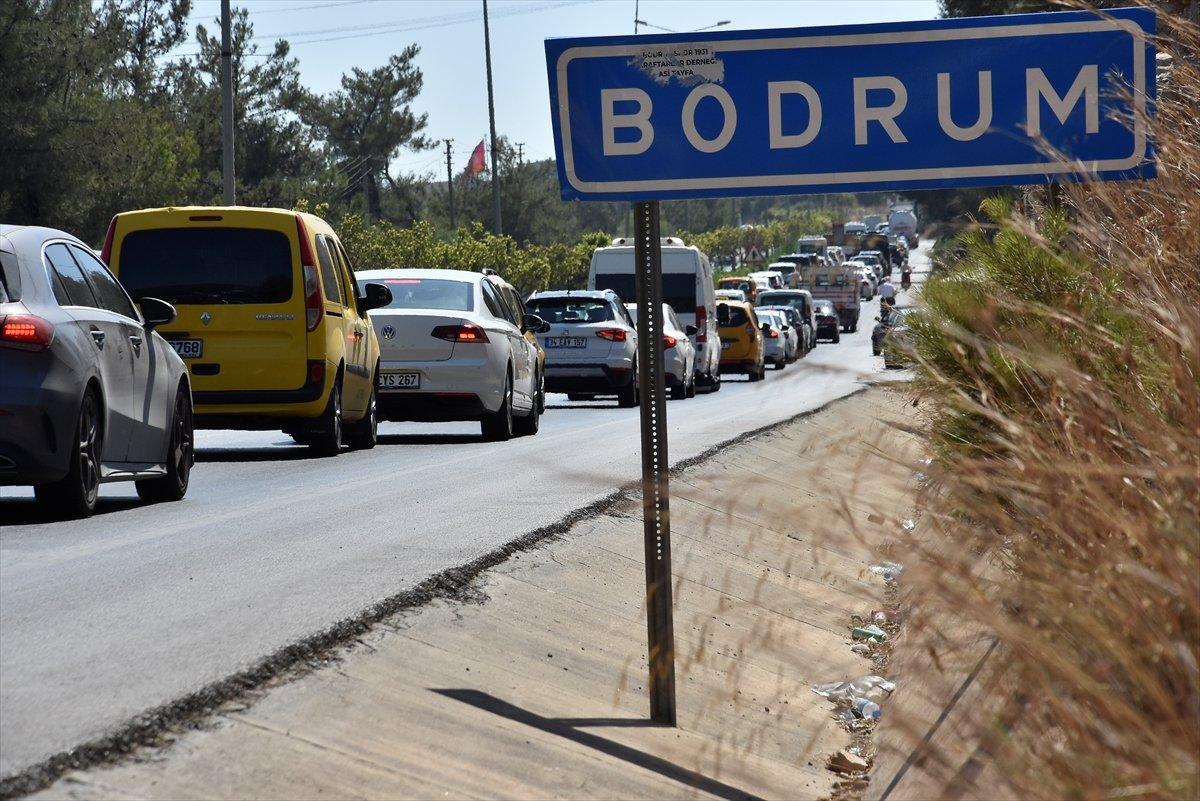 Tatil beldelerine akın akın göç devam ediyor
