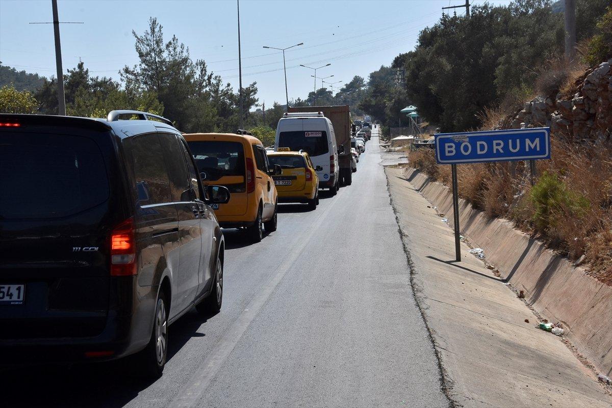 Tatil beldelerine akın akın göç devam ediyor