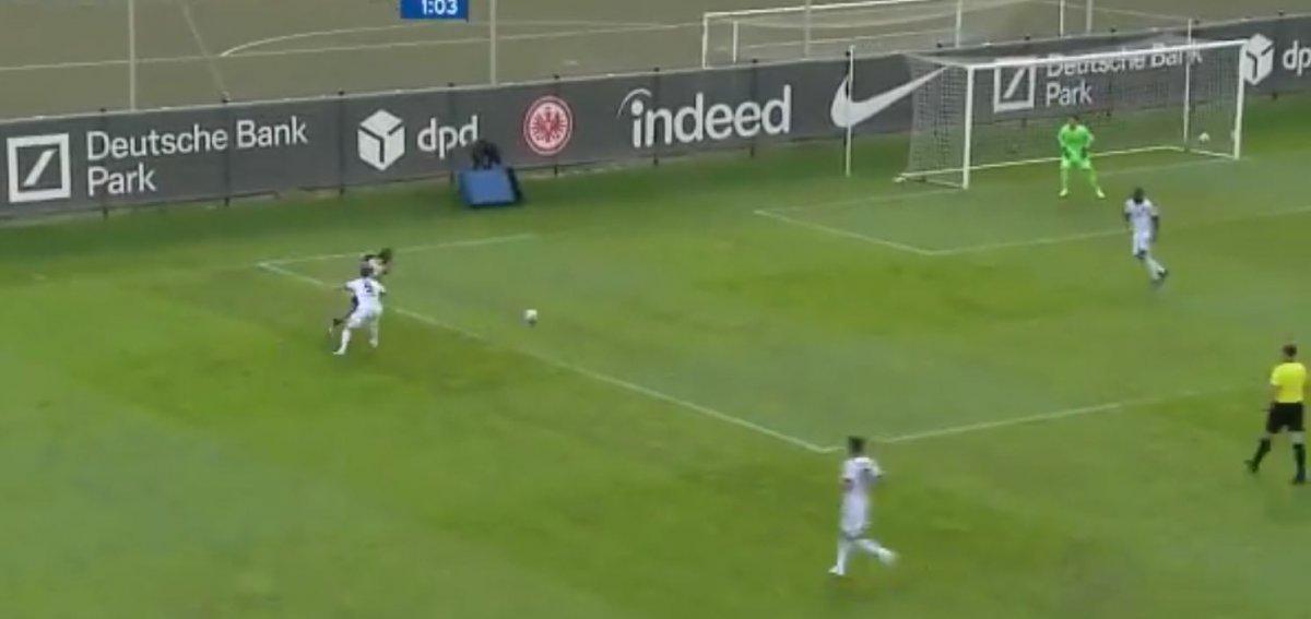 Ali Akman'dan klas çalım