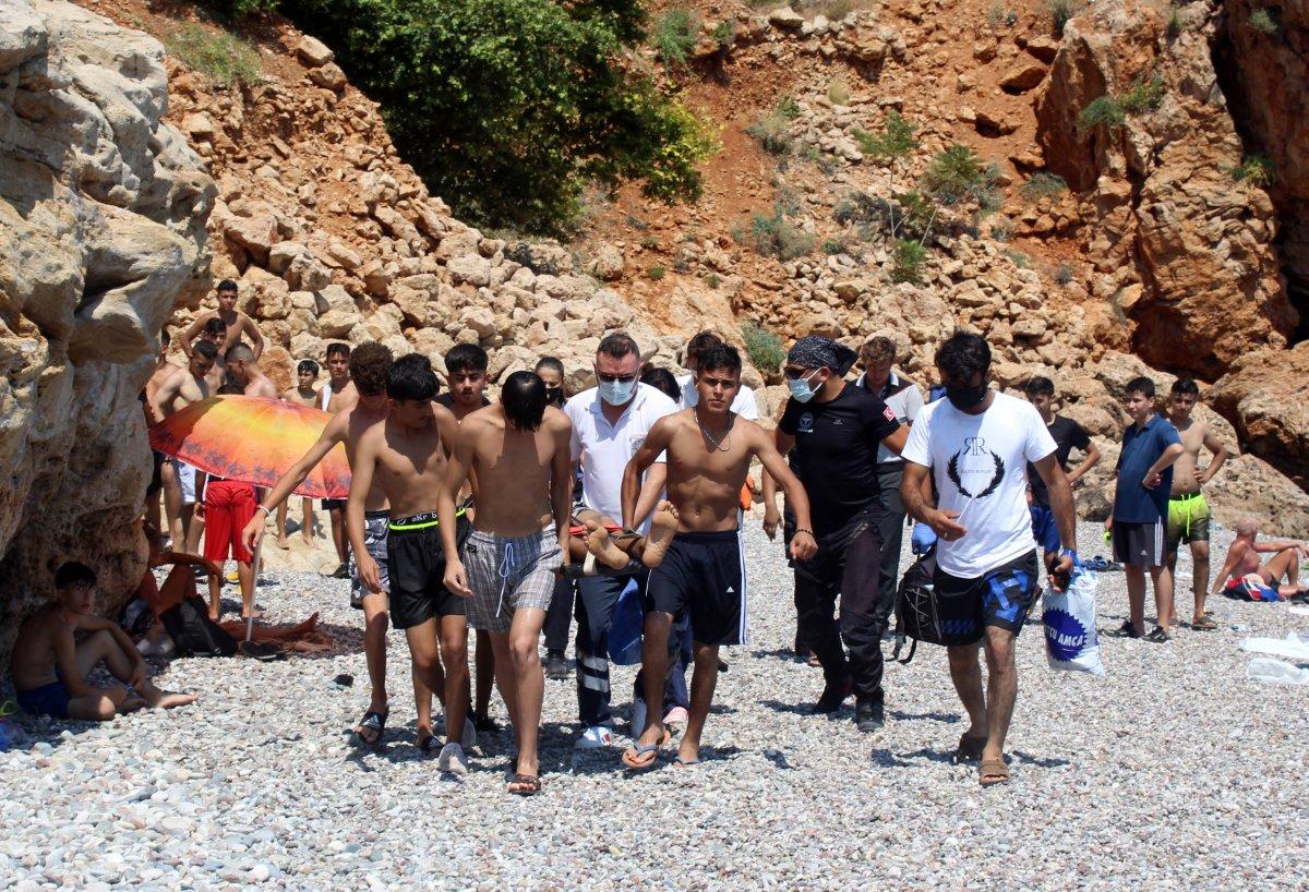 Antalya’da falezlerden atlayan genç hastanelik oldu