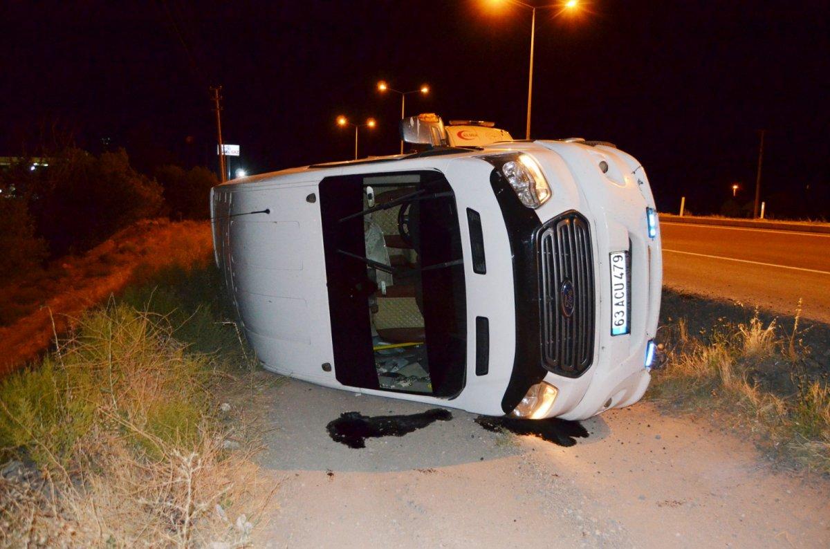 Aksaray'da tarım işçilerini taşıyan minibüs şarampole devrildi