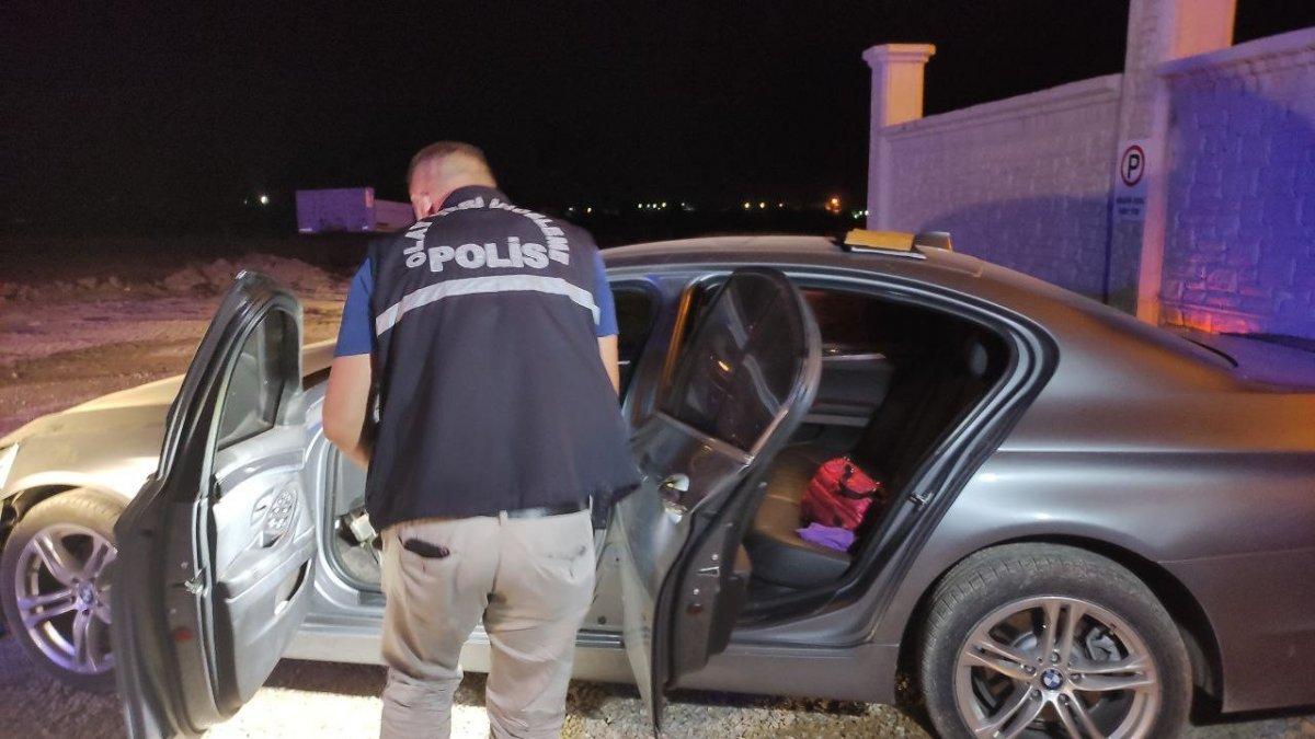 Denizli’de iş yerine arabayla daldıktan sonra bıçakla saldırdı