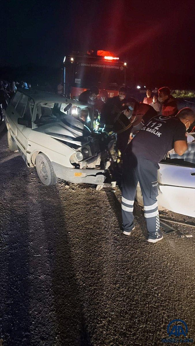 Denizli'de iki otomobil çarpıştı: 1 ölü 9 yaralı