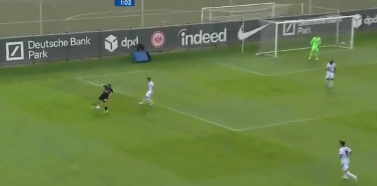 Ali Akman'dan klas çalım