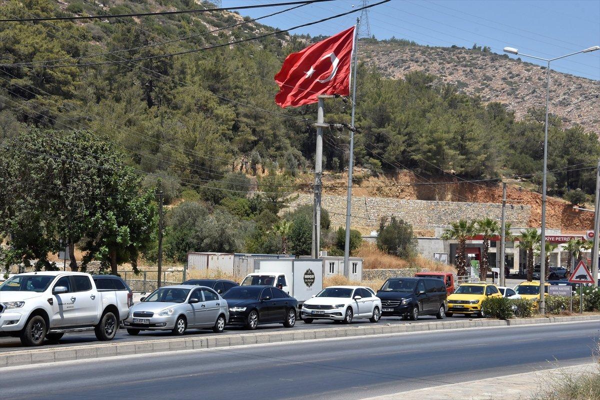 Tatil beldelerine akın akın göç devam ediyor
