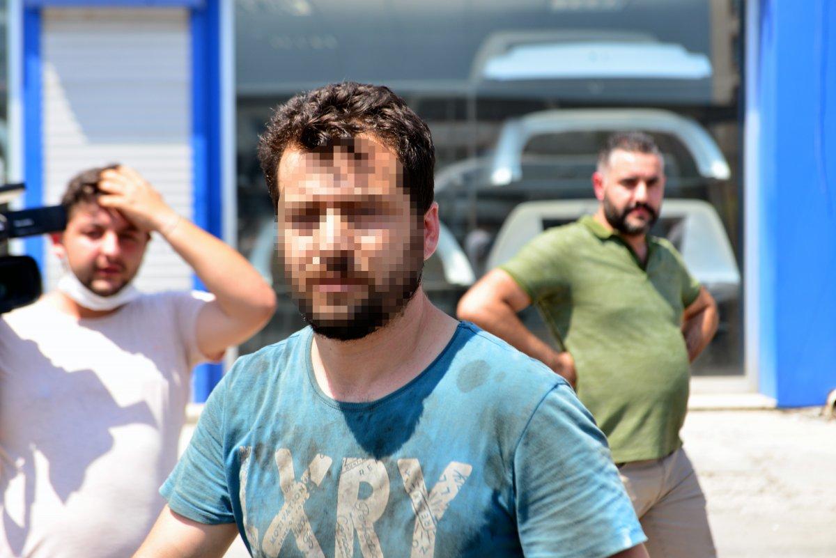 Adana’da yaralanan polislere kartonlarla gölge yaptılar