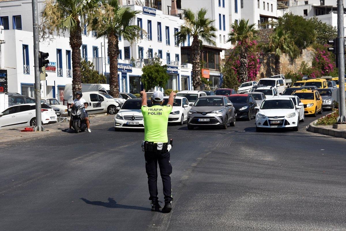Tatil beldelerine akın akın göç devam ediyor