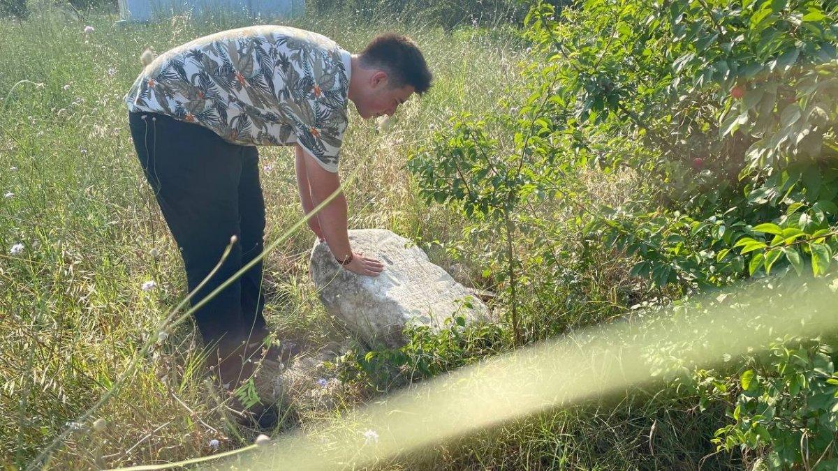 Bursa'da 2 bin yıllık kitabe, tarlada bulundu