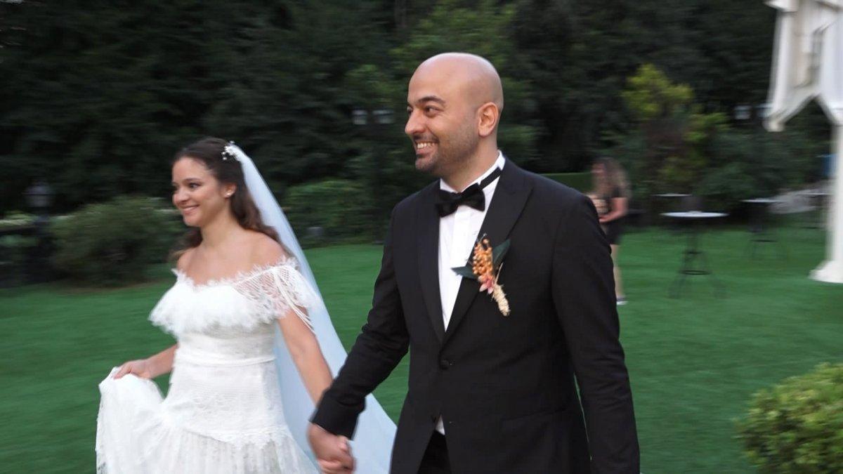 İstanbul'da doktor çift düğünlerini 8 aylık kızlarıyla yaptı