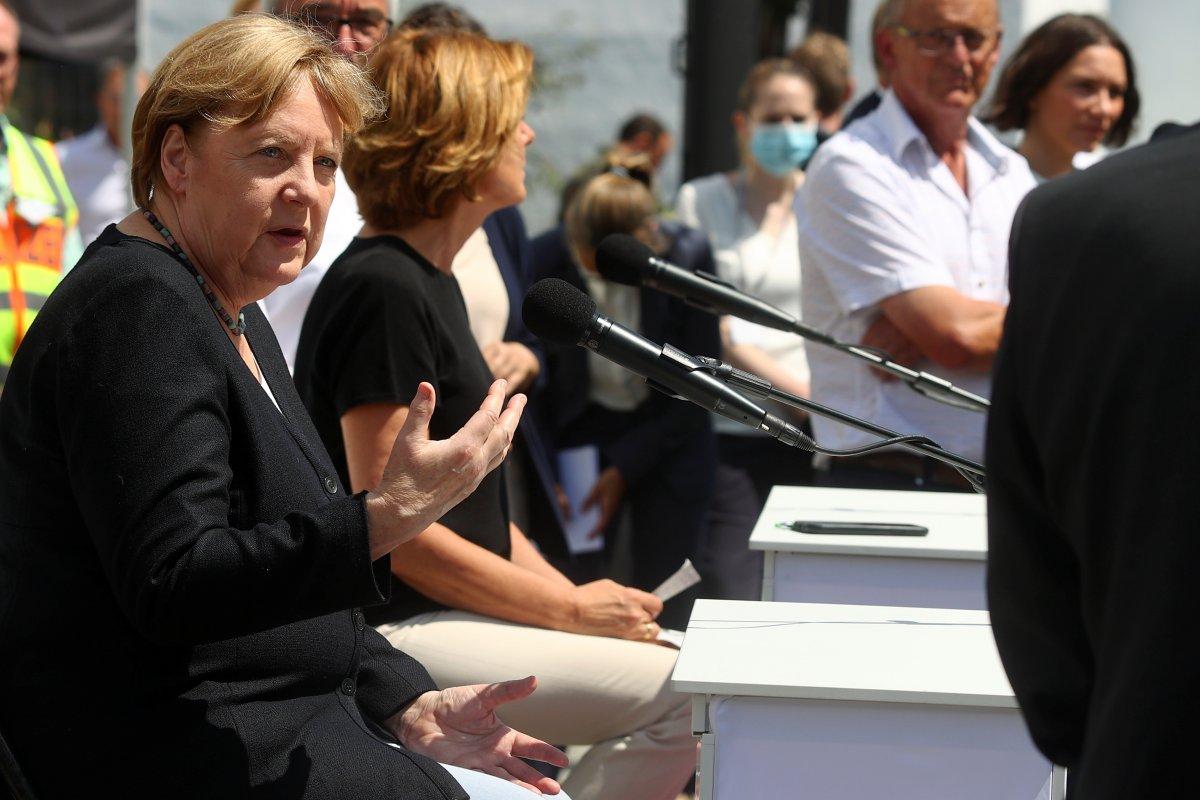 Angela Merkel, afet bölgesini inceledi