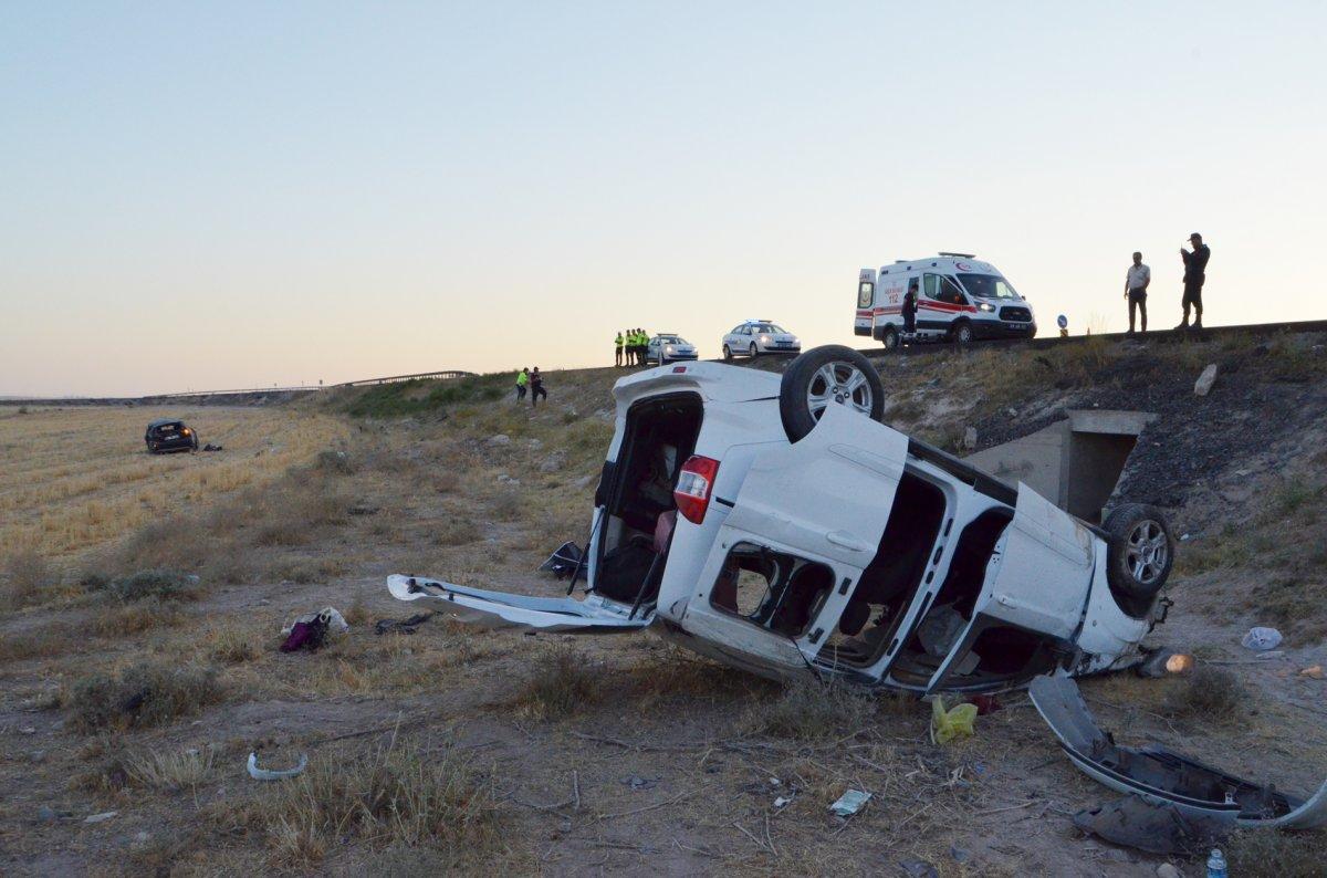 Aksaray'da kazada kaybettiği eşinin başında gözyaşı döktü