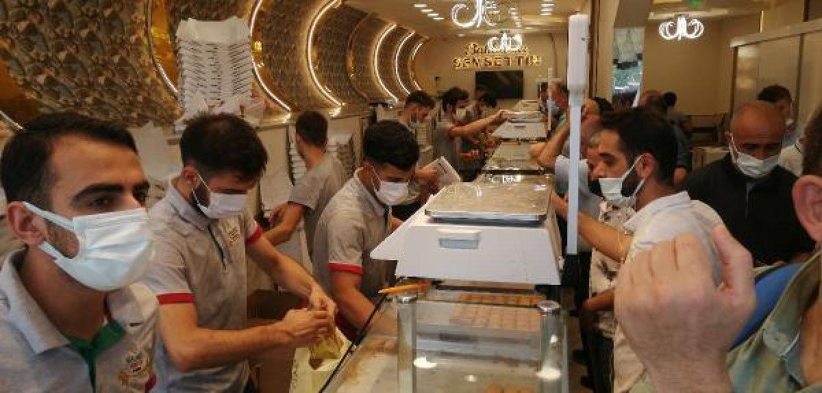 Bahçelievler'de ucuz baklava kuyruğu