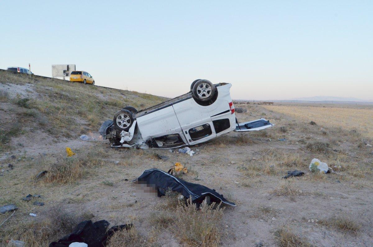 Aksaray'da kazada kaybettiği eşinin başında gözyaşı döktü