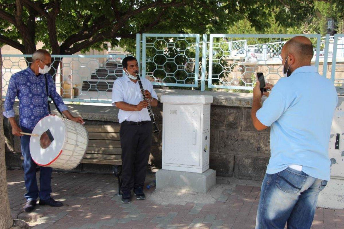 Nevşehir'de eşinden boşandı, kutlama yaptı