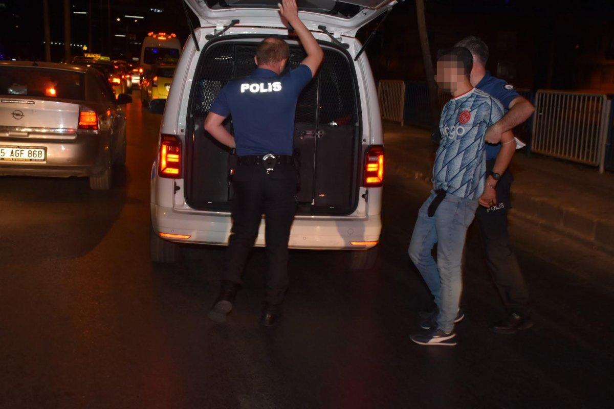 İzmir'de bıçaklı kavga:  1 ölü 3 yaralı