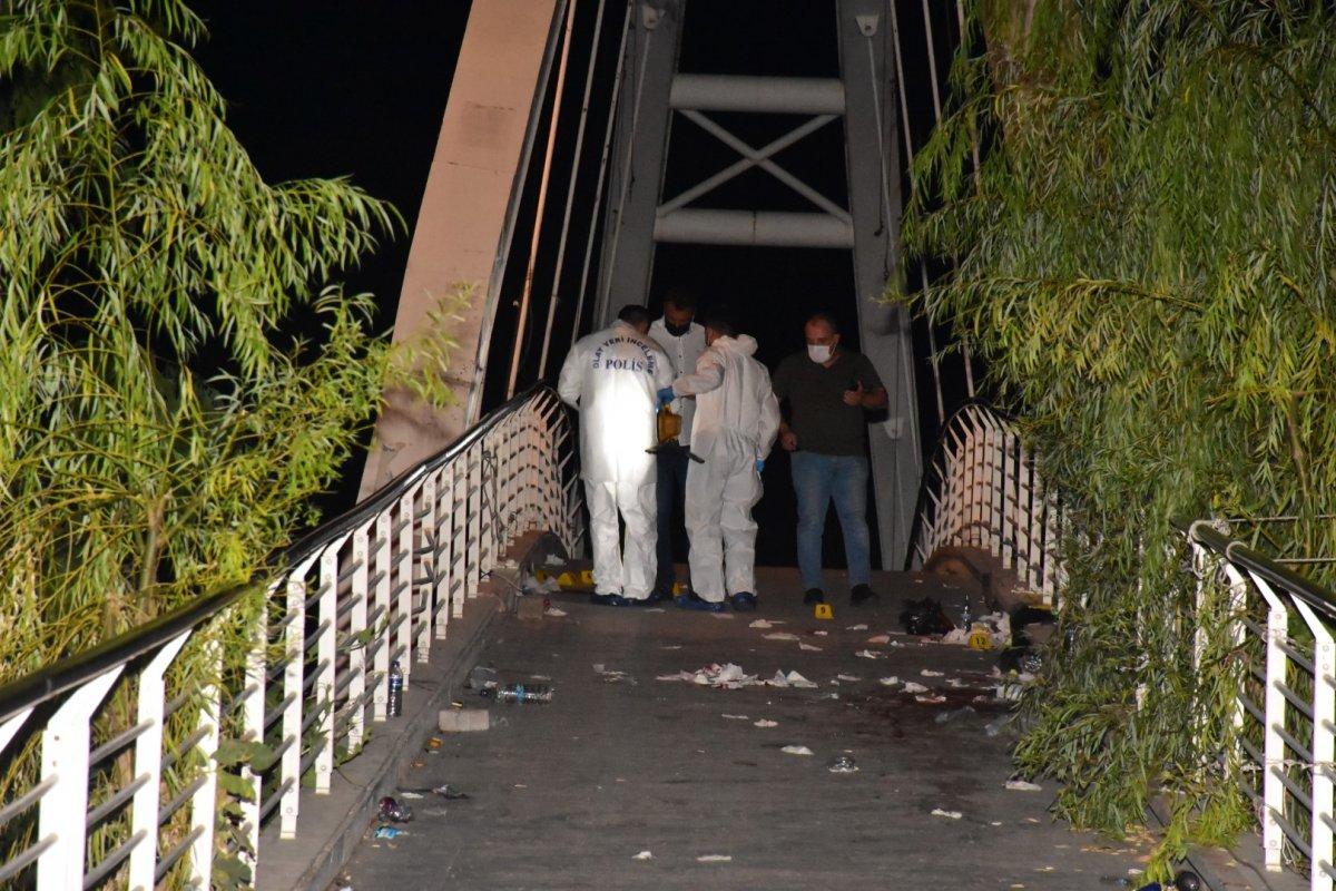 İzmir'de bıçaklı kavga:  1 ölü 3 yaralı