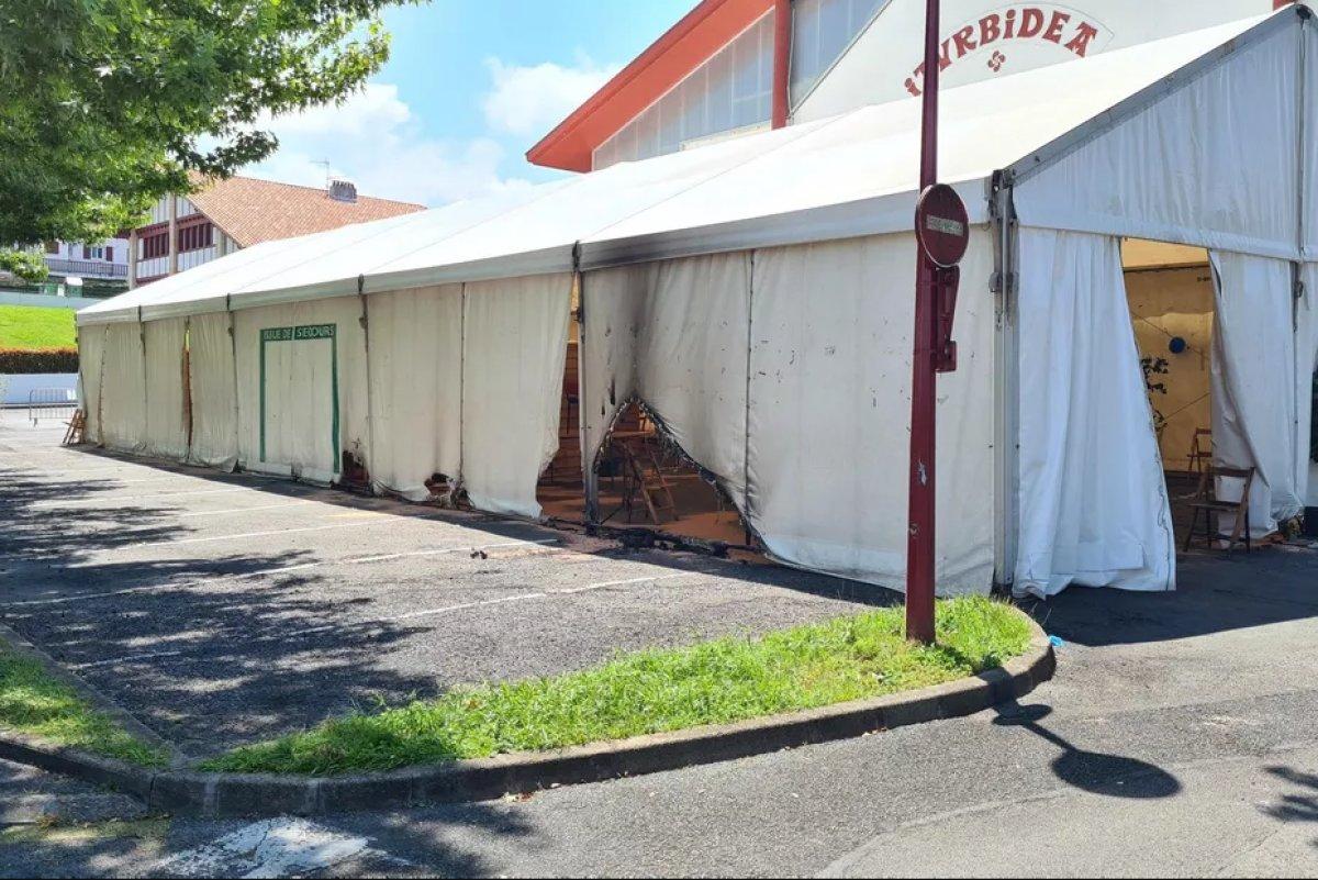 Fransa'da aşı merkezini kundakladılar