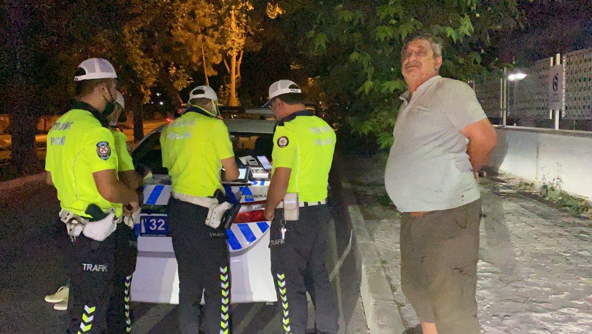 Isparta'da alkolmetreye üfleyemeyen vatandaş