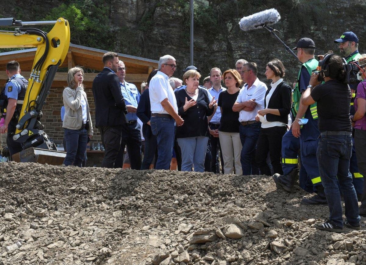 Angela Merkel, afet bölgesini inceledi