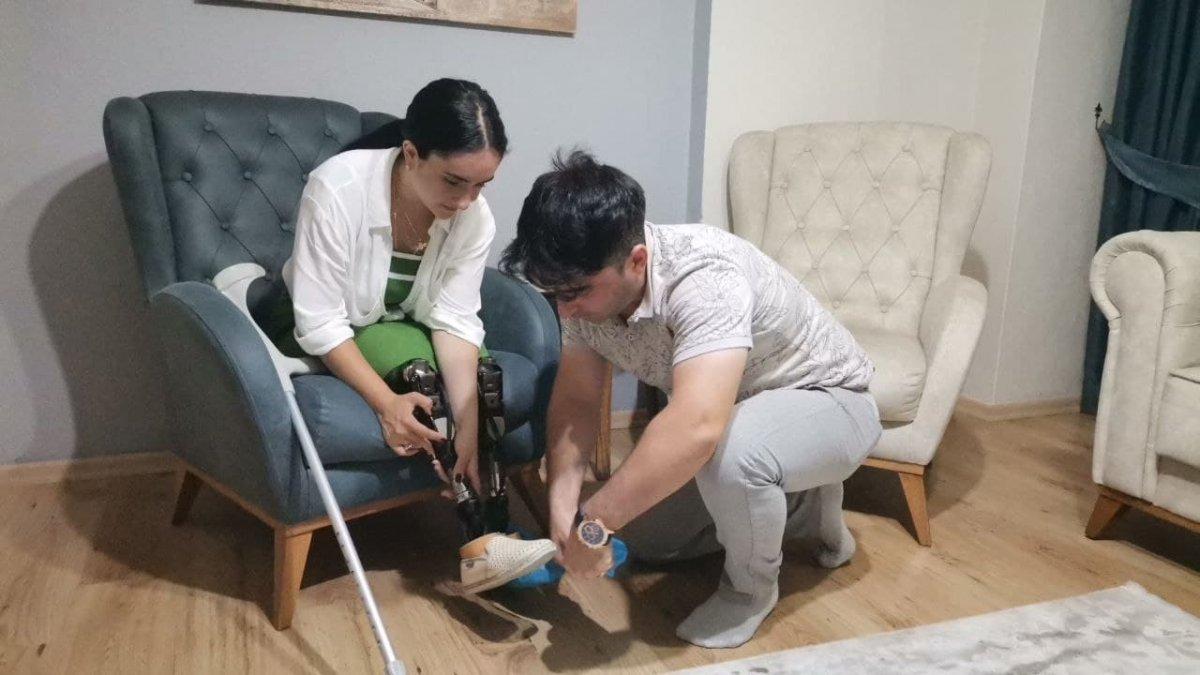 Manisa'da bacaklarını kaybeden Mizgin, en büyük destekçisiyle evlendi