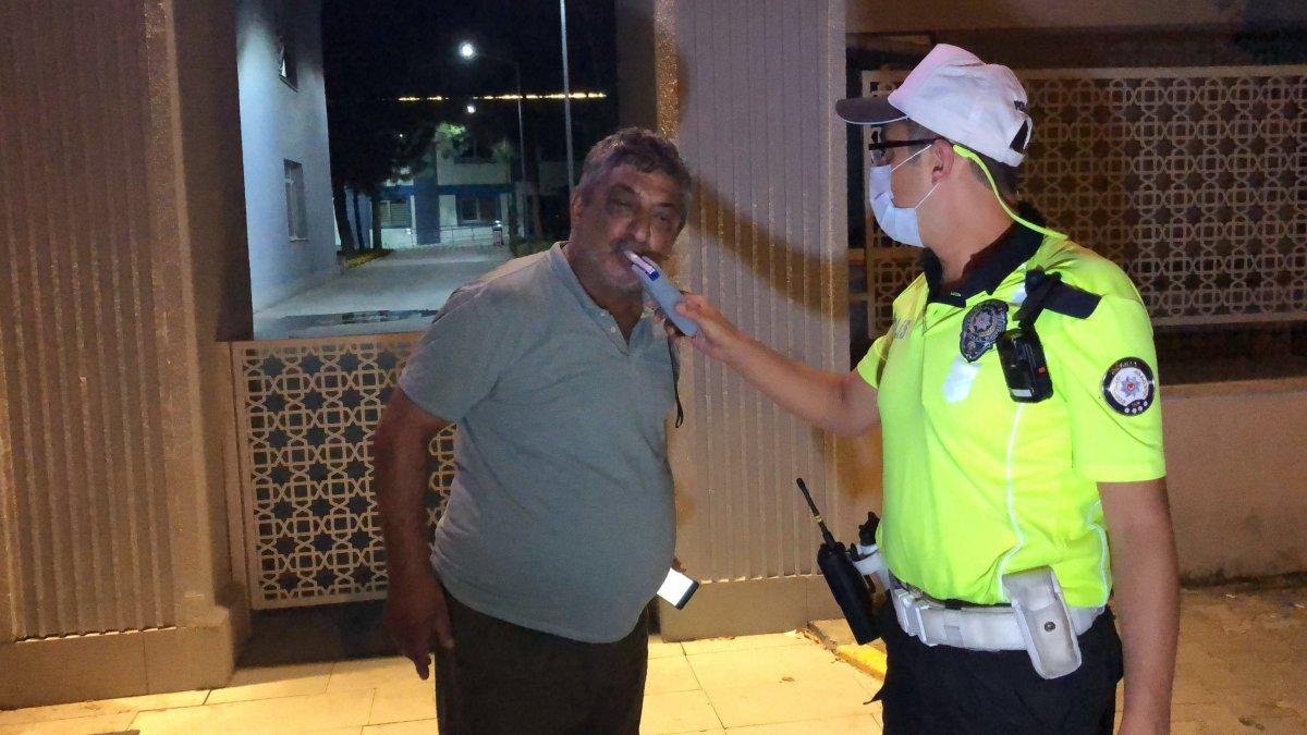 Isparta'da alkolmetreye üfleyemeyen vatandaş