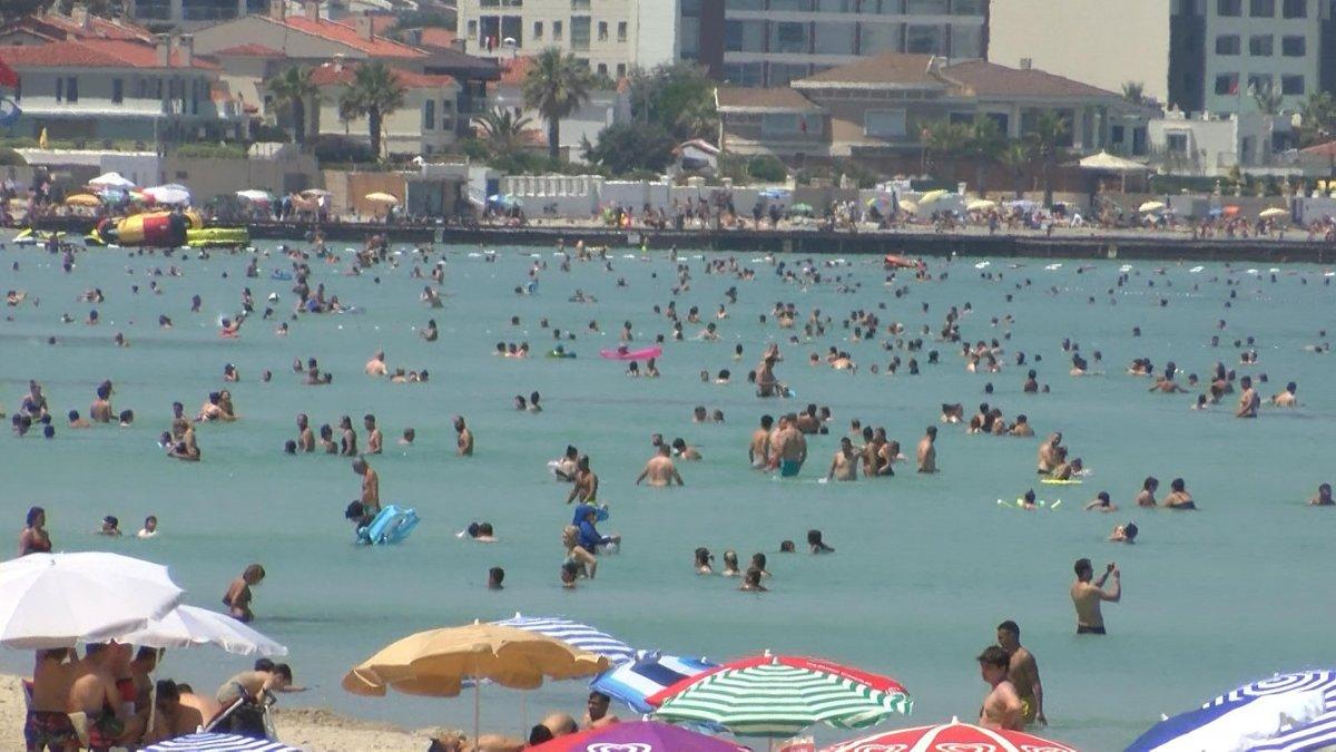 Çeşme'de bayram yoğunluğu