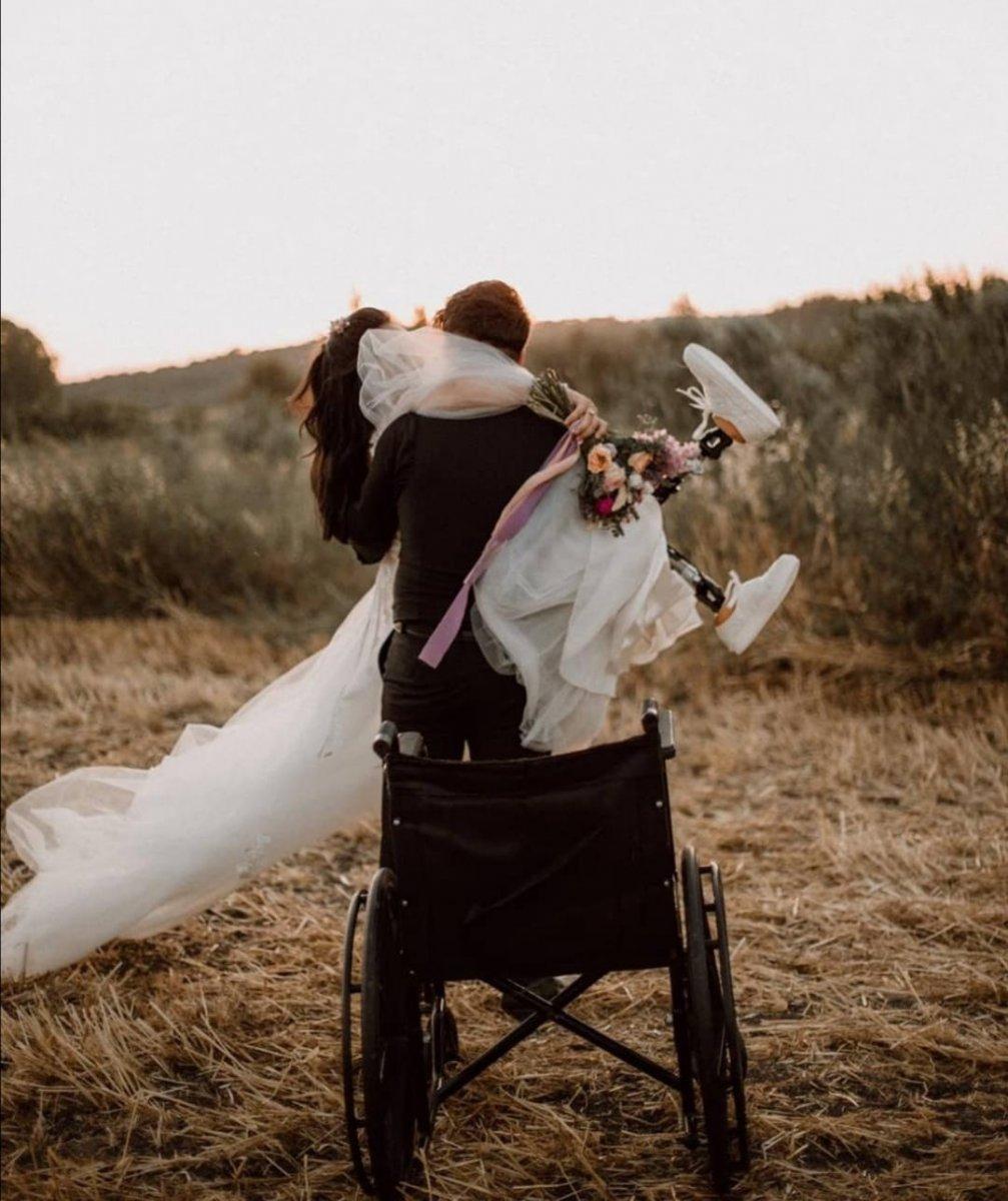 Manisa'da bacaklarını kaybeden Mizgin, en büyük destekçisiyle evlendi