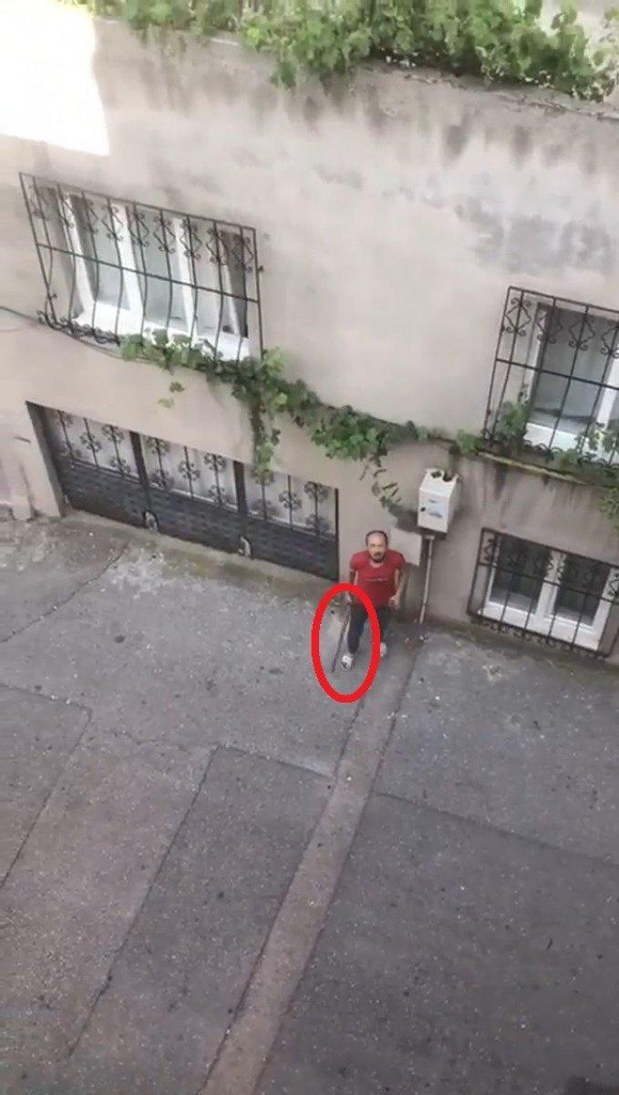 Bursa'daki şahıs, 3'üncü kata balta fırlattı