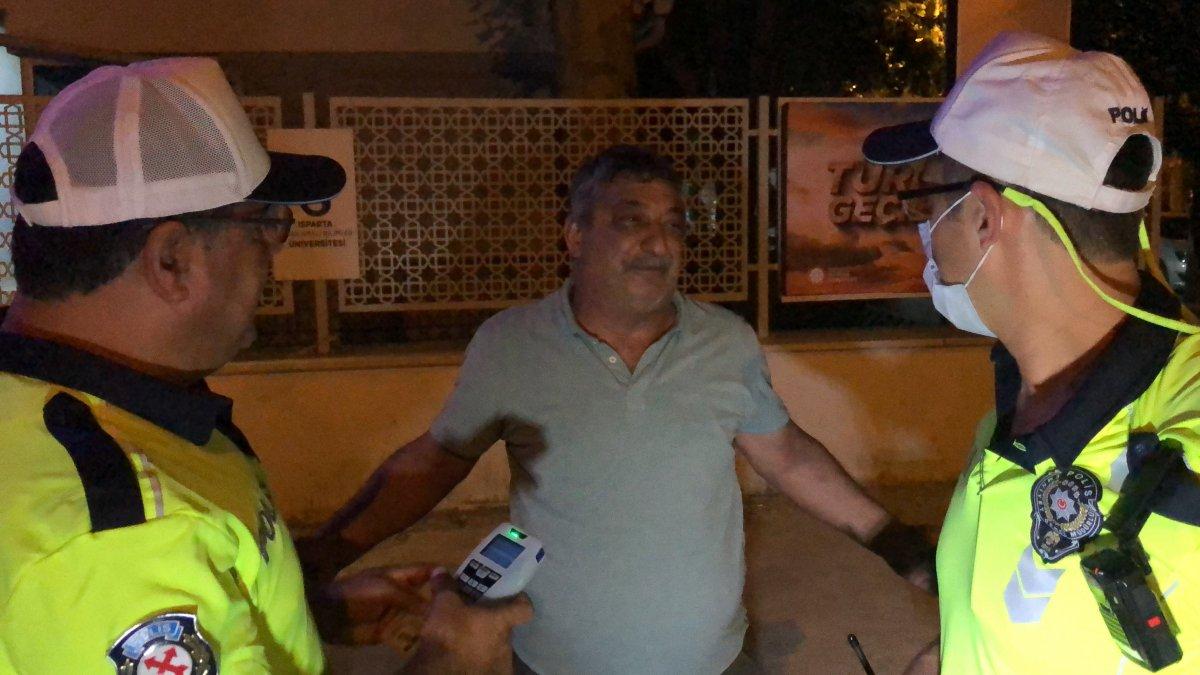 Isparta'da alkolmetreye üfleyemeyen vatandaş