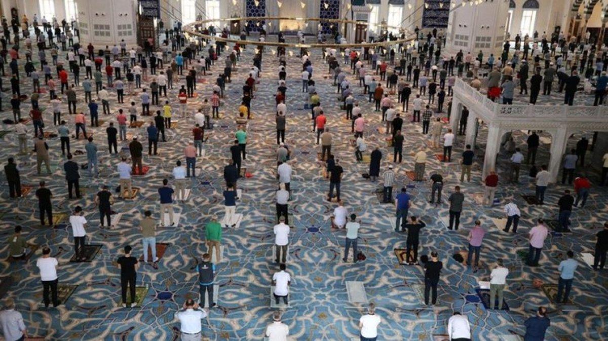 Bayram namazı saat kaçta? 2021 İl il Kurban Bayramı namaz saatleri: İstanbul, Ankara, İzmir...