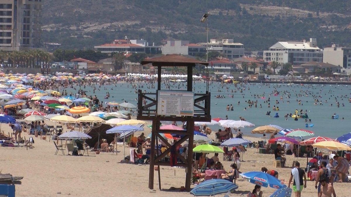 Çeşme'de bayram yoğunluğu