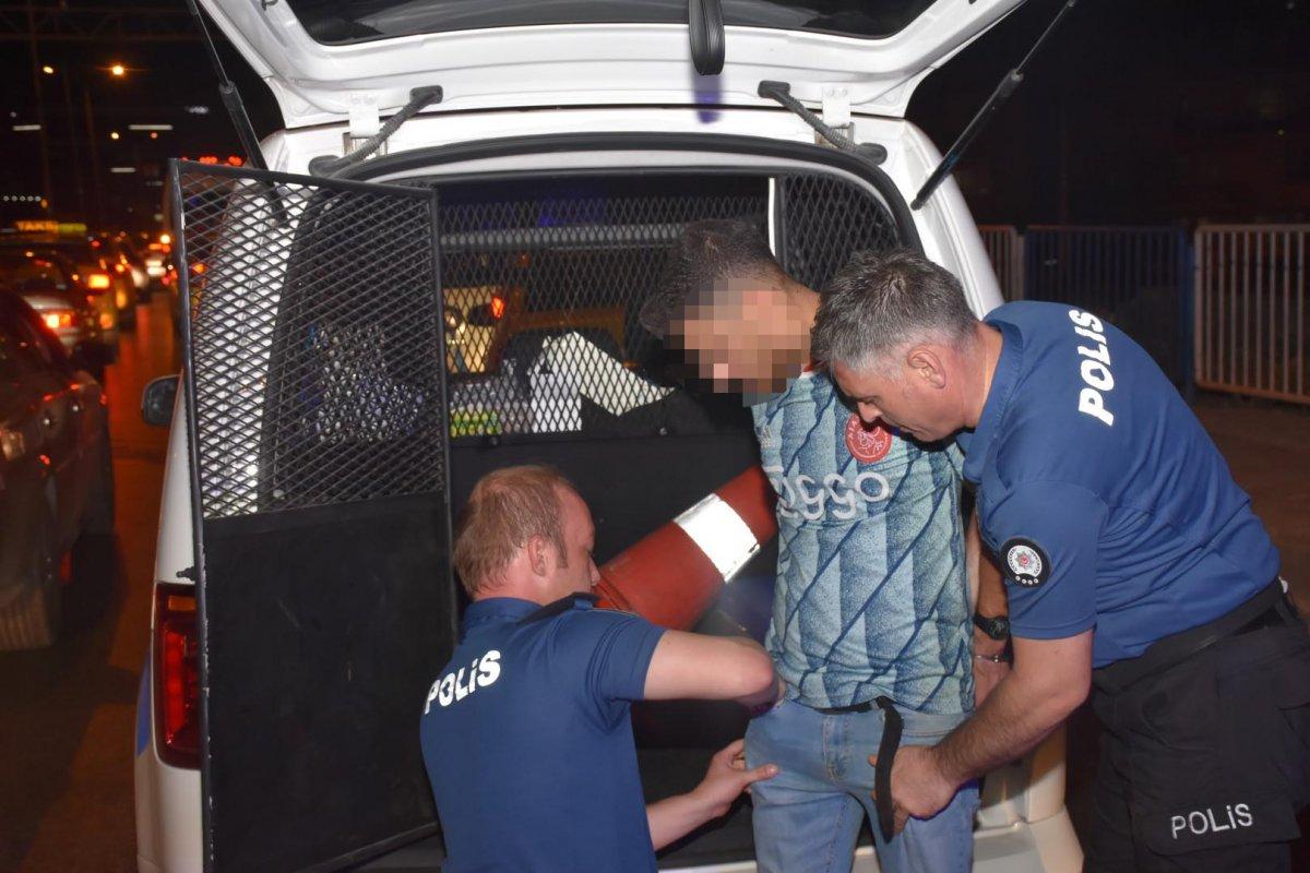 İzmir'de bıçaklı kavga:  1 ölü 3 yaralı