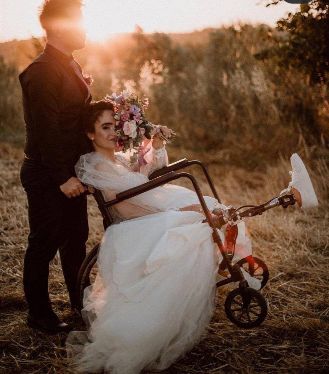 Manisa'da bacaklarını kaybeden Mizgin, en büyük destekçisiyle evlendi