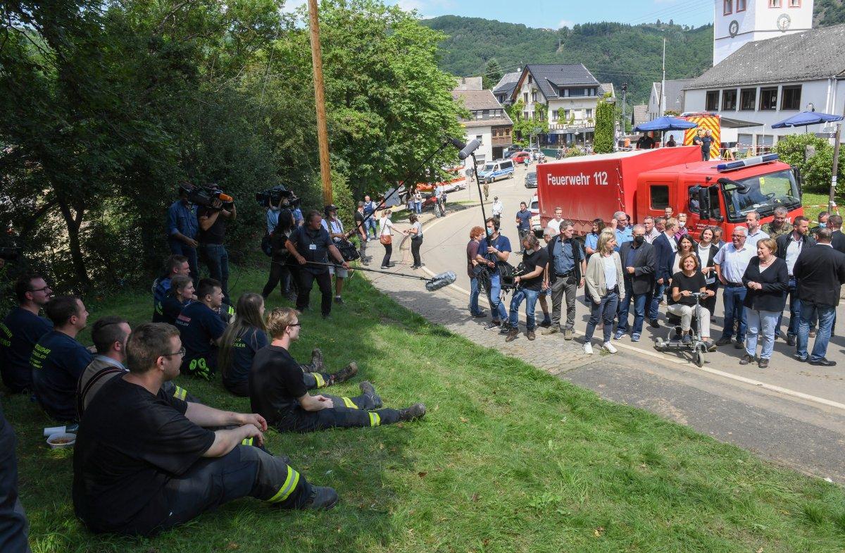 Angela Merkel, afet bölgesini inceledi