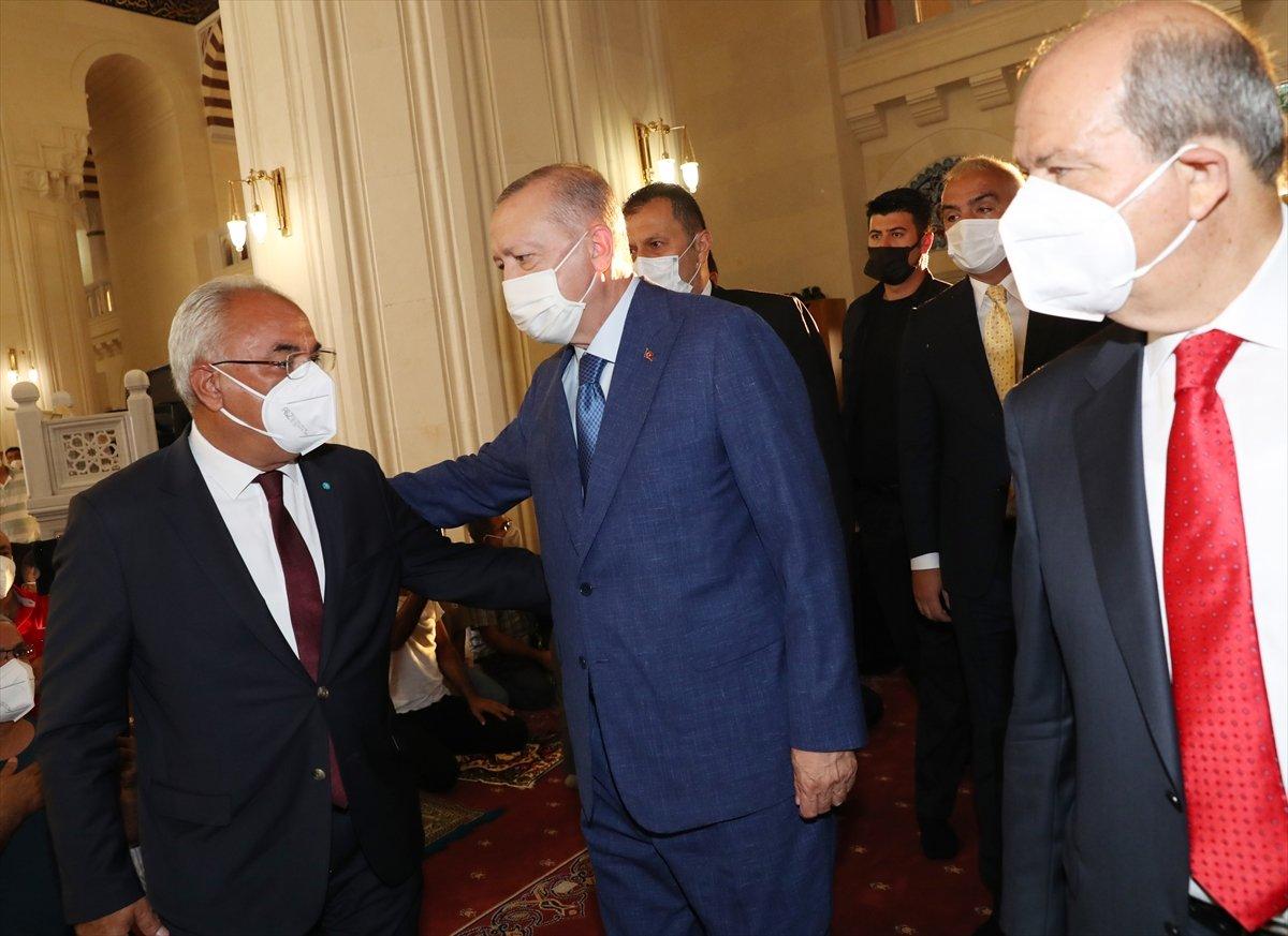 Cumhurbaşkanı Erdoğan, Kurban Bayramı namazını KKTC'de kıldı