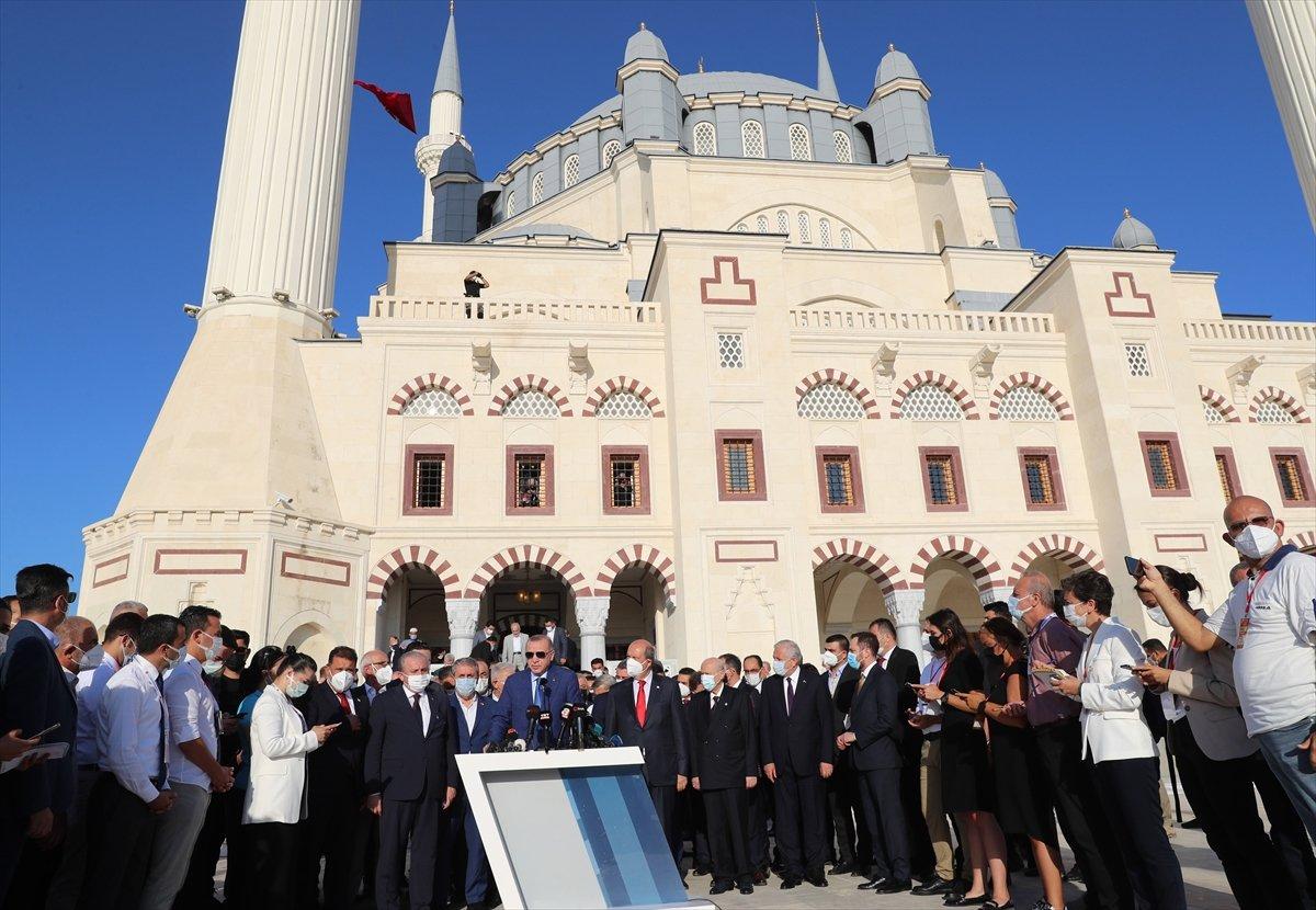 Cumhurbaşkanı Erdoğan, Kurban Bayramı namazını KKTC'de kıldı