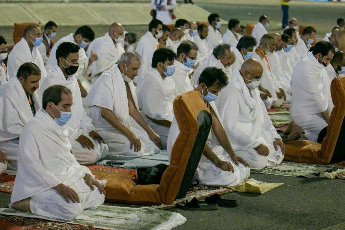 Hacı adayları Müzdelife'de