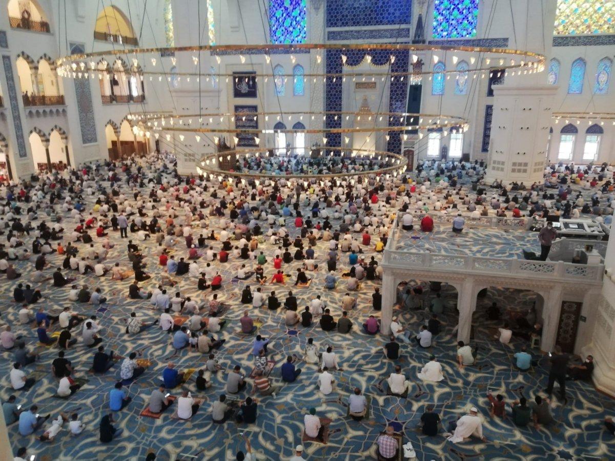İstanbul'un camilerinde Kurban Bayramı coşkusu