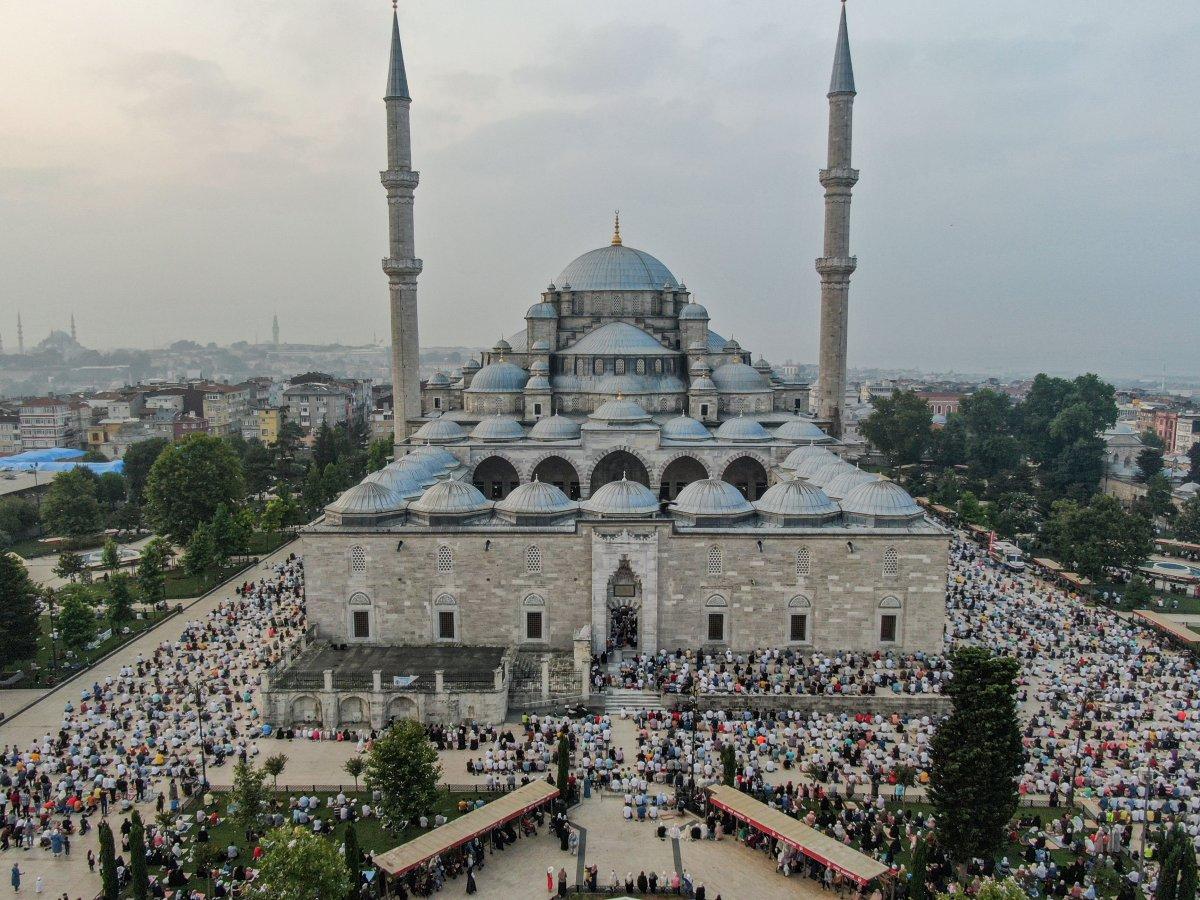 İstanbul'un camilerinde Kurban Bayramı coşkusu